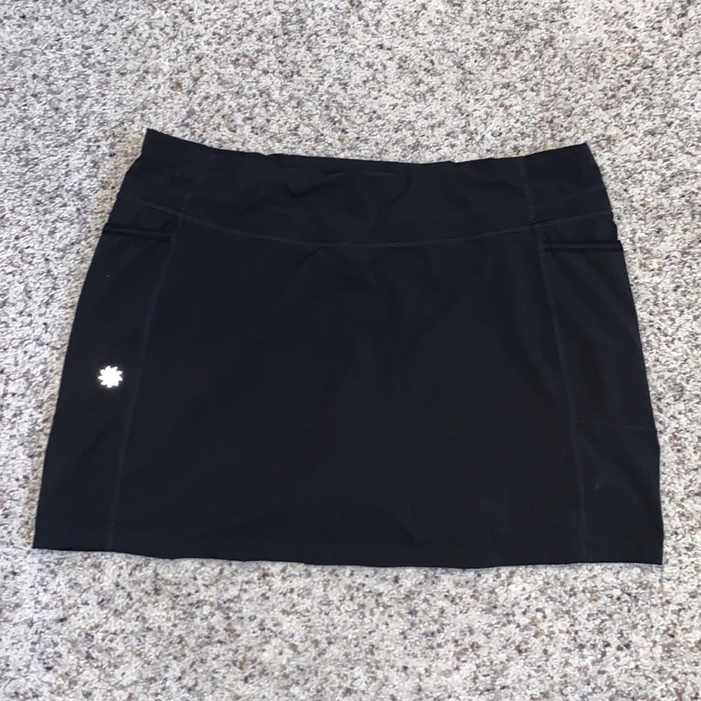 Women's Athleta action Black Skort - Size Large